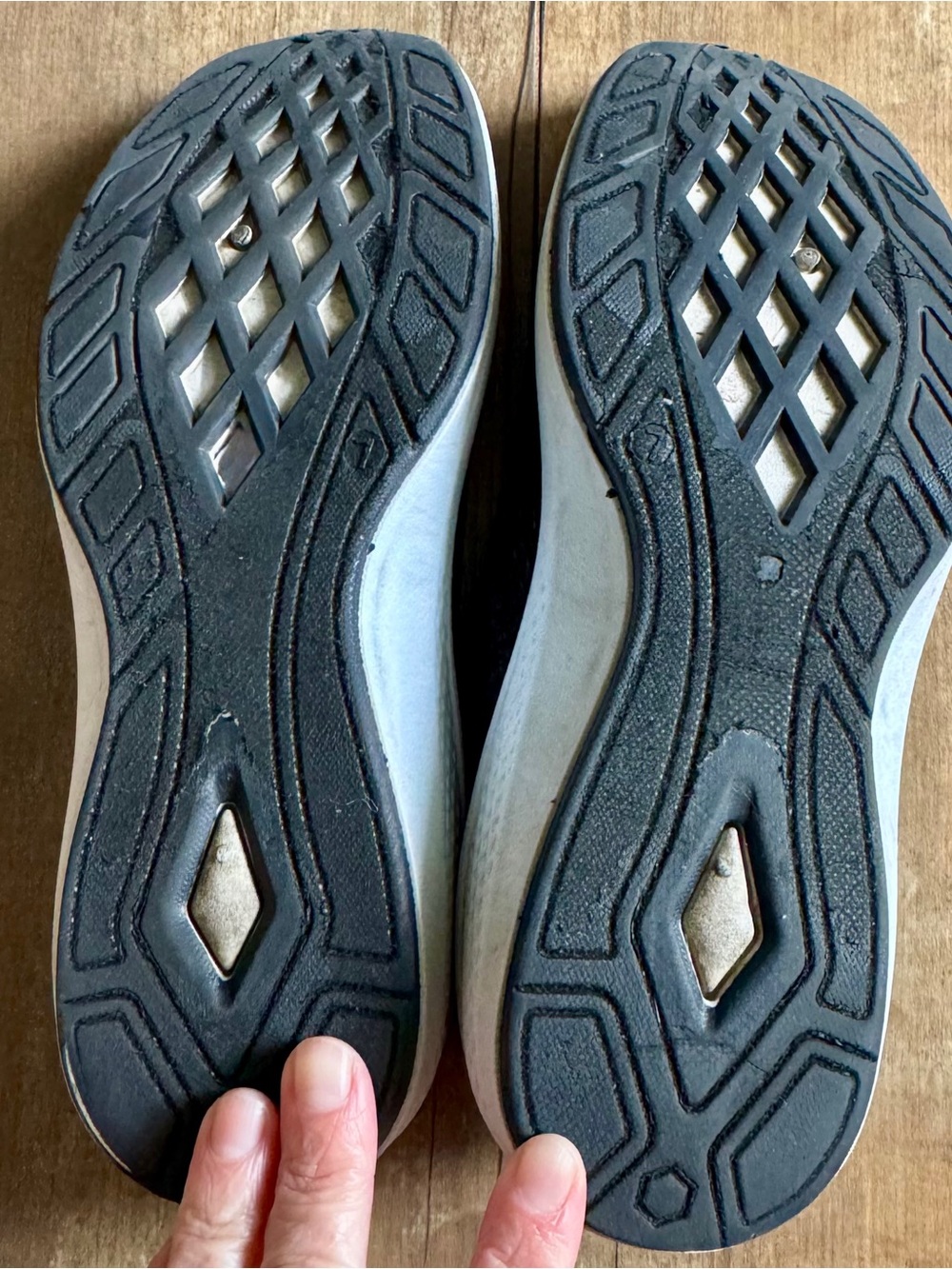 Tommy Bahama Knit Slip On Comfort Memory Foam Women’s Sneakers Size 7 - Picture 7 of 7